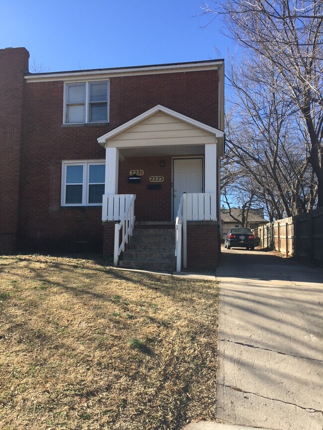 Front porch entry - 2223 N Gatewood Ave