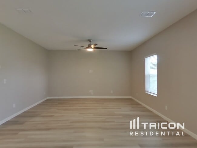 Photo - 2915 Grand Finale St