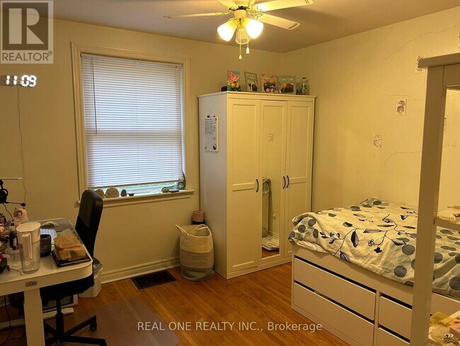 Photo - 92 Binkley Crescent