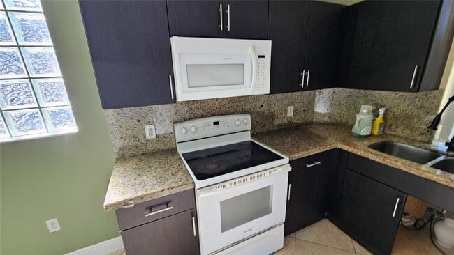 Photo - 6960 SW 39th St Unit E101