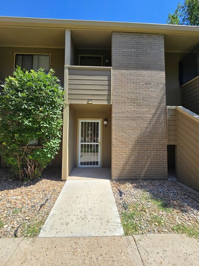 Building Photo - First Floor One Bedroom Condo in Lafayette, CO! Unit B