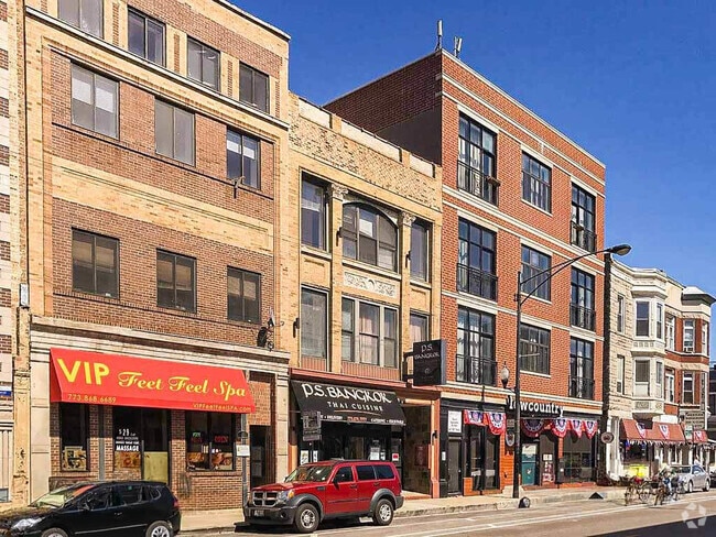 Building Photo - 3345 N Clark St Rental