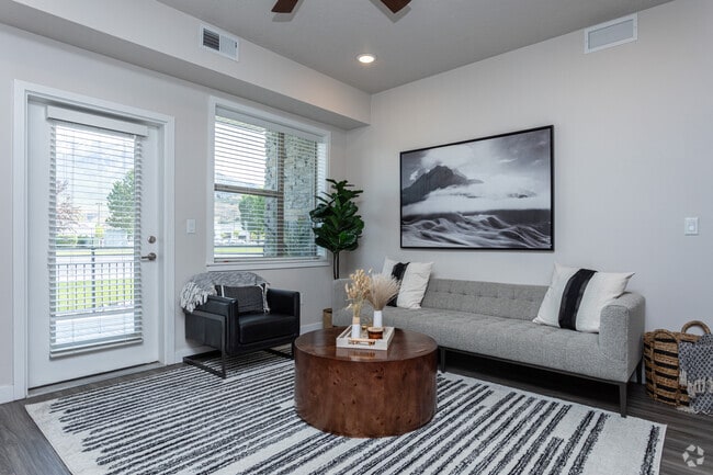 2BR, 2BA - 1,026SF - Living Room