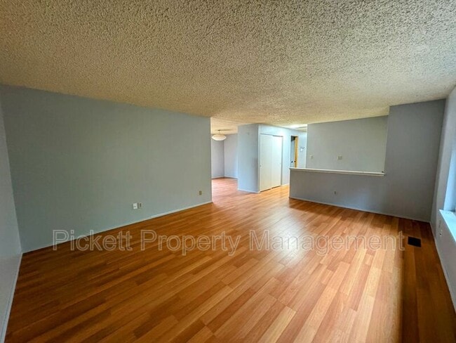 Photo - 3100 Armstrong Ln NE