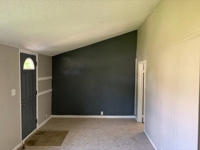 Entry - 3406 S Overman Ave