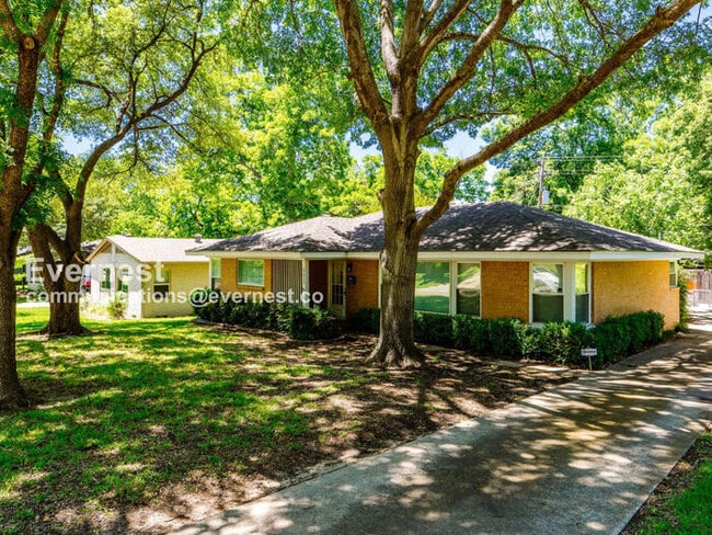 Photo - 8633 Westglen Dr