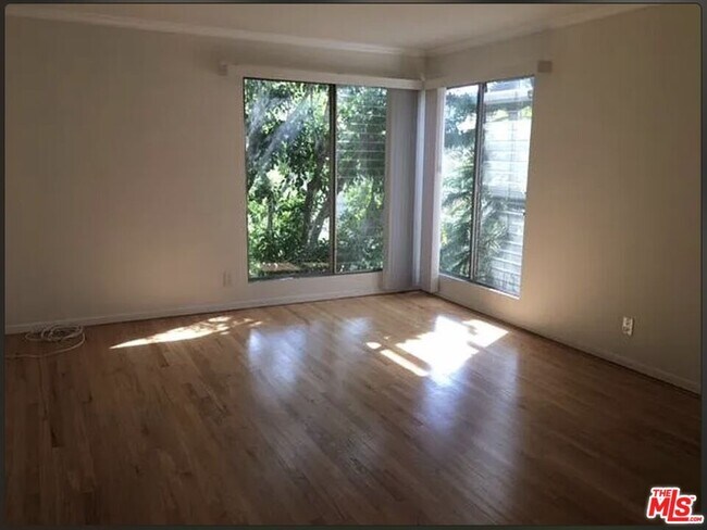 Photo - 1438 S Barrington Ave Unidad 6