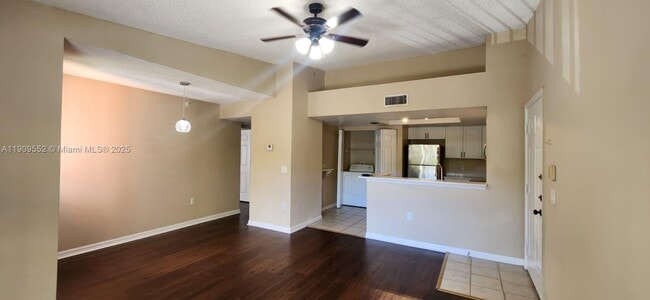 Building Photo - 4151 N Haverhill Rd Unit 1523