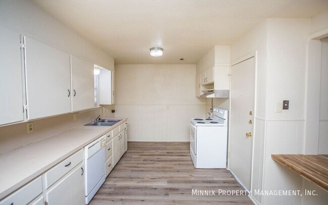 Photo - 2113 S Loop 289 Unit A