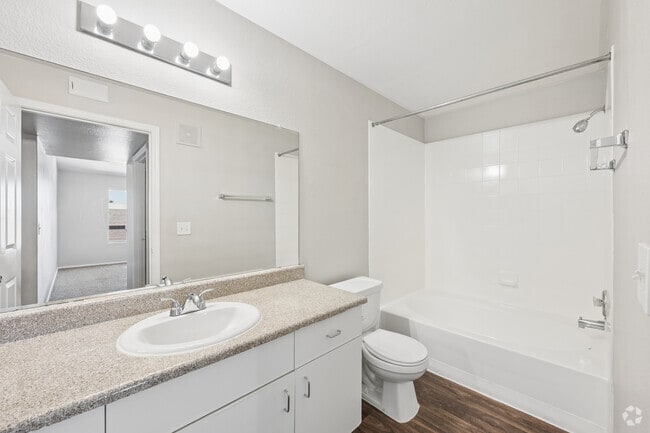Palm - 1,024SF - Primary Bathroom