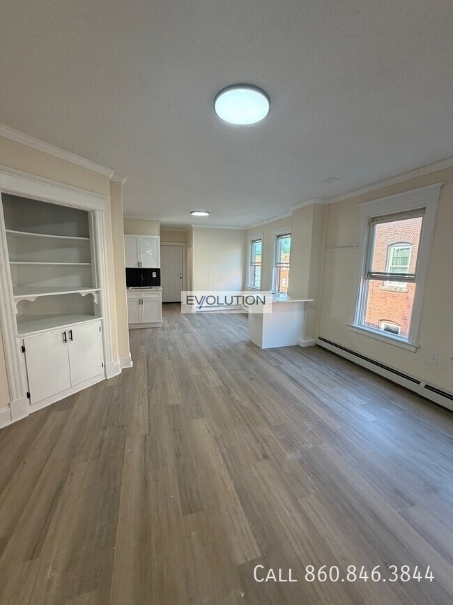 Building Photo - 906-908 Park St-3E Unit 3E