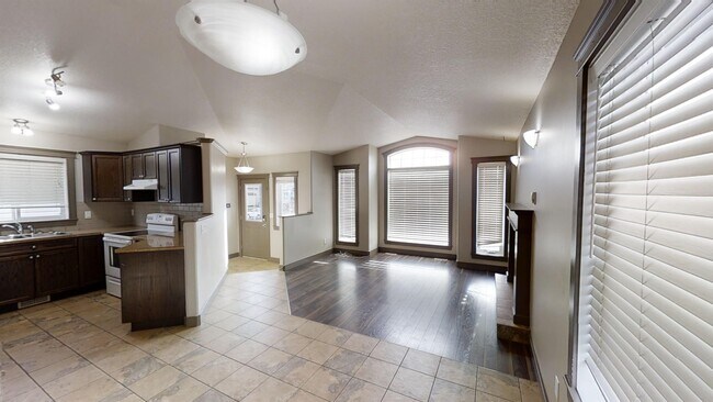 Photo - 11246 75a Ave