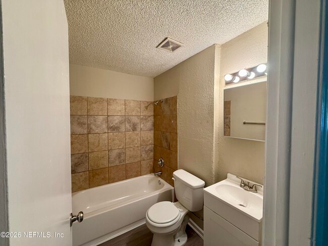 Photo - 2173 W 14th St