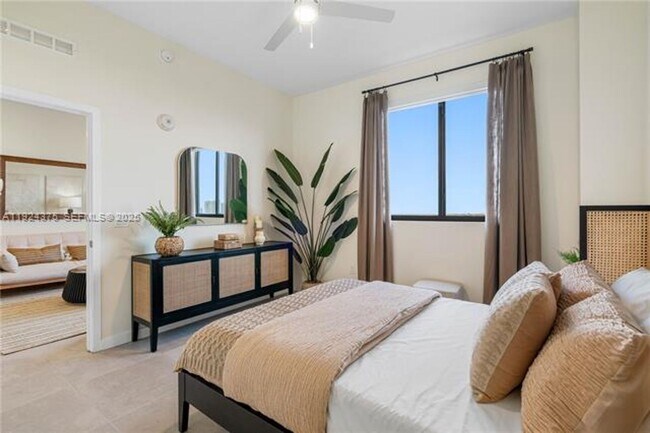 Photo - 16395 Biscayne Blvd Unit 16395 Biscayne Blvd  1310