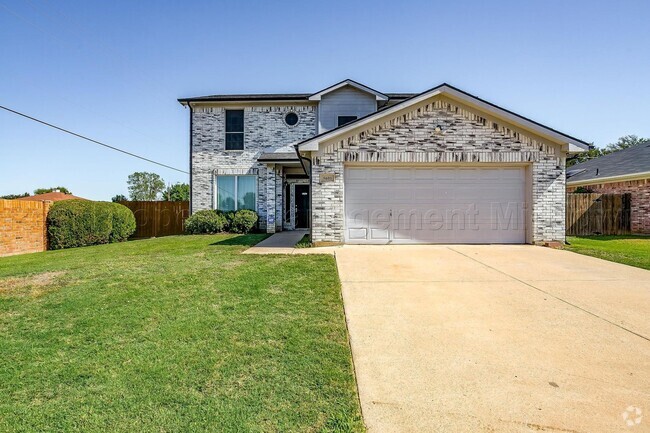 Building Photo - Beautiful two-story home in Prime Location