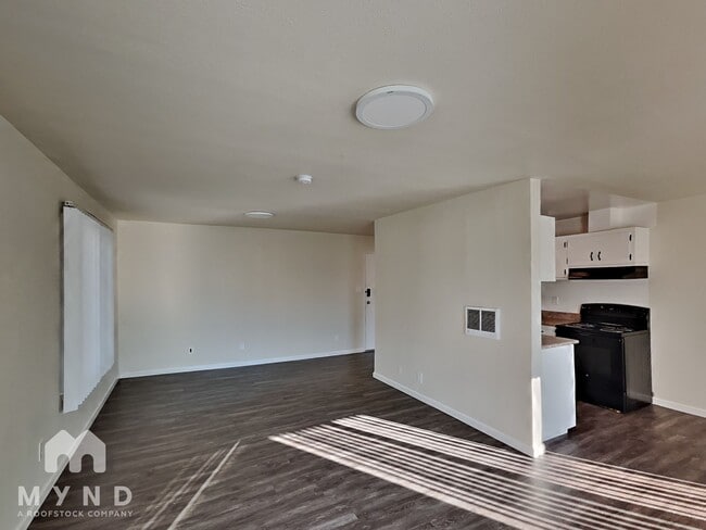 Photo - 240 Athol Ave Unidad 201