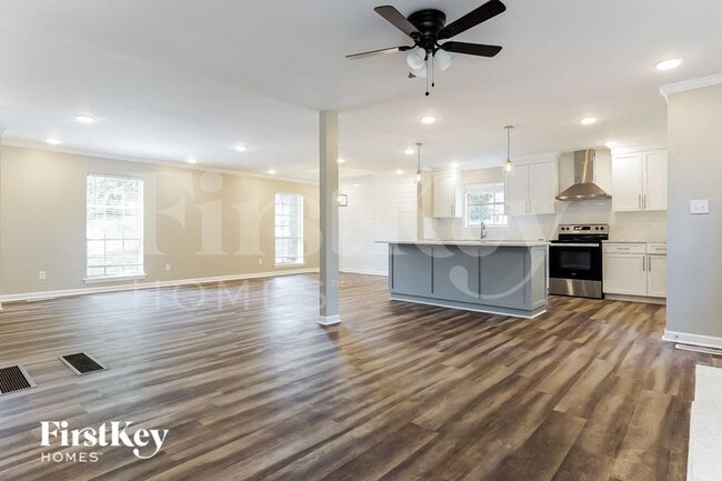 Photo - 601 Staffordshire Dr