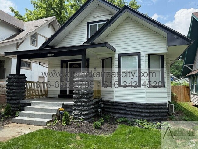 Building Photo - Updated Midtown Home Available
