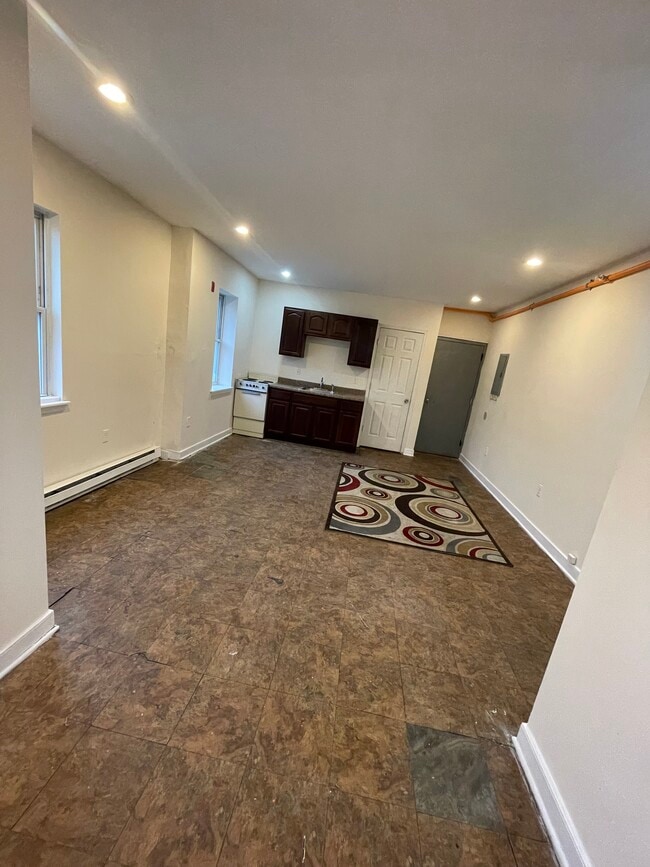 Building Photo - 3427 N 2nd St Unit 2r Rental