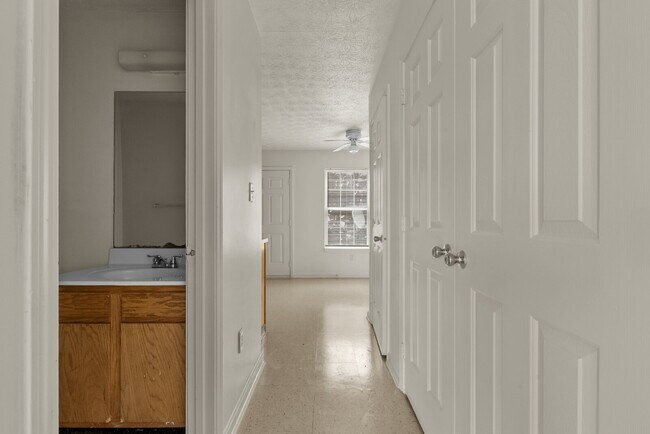 Photo - Charming Two Bedroom Townhome in South Louisville, Family-Friendly Neighborhood!