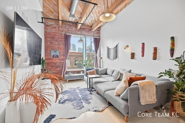 1803 Wyandotte St Unit 204