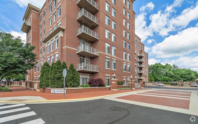 Building Photo - Beautiful 1 Bedroom 1 Bathroom Condo In Mu...