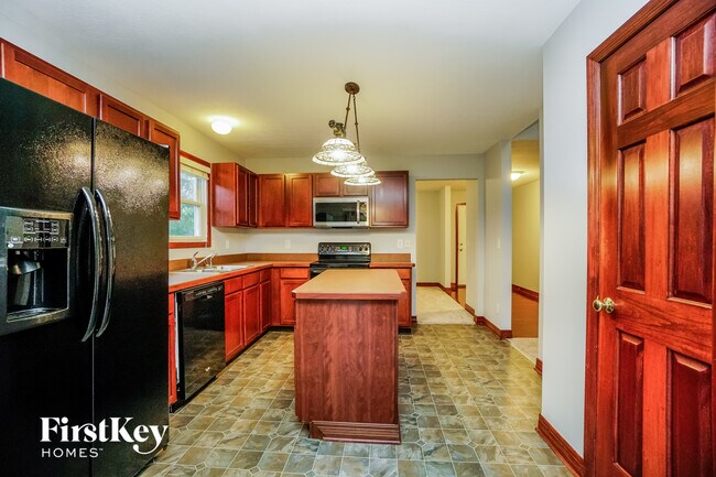 Photo - 936 Poppleton Pl N