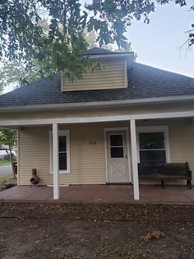 Building Photo - 702 S Central Ave Rental
