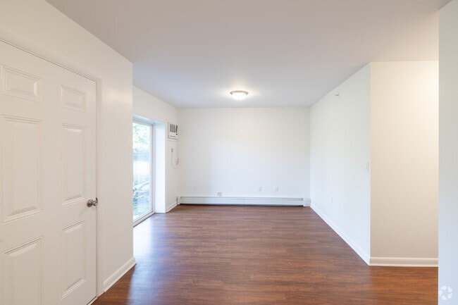 1BR, 1BA 640SF