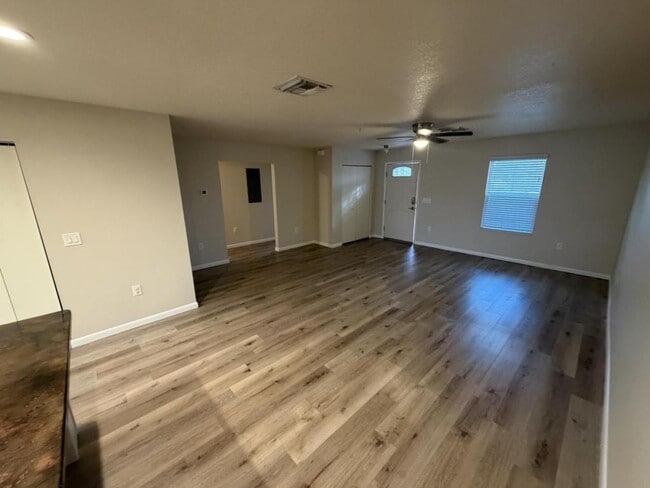 Photo - 10433 Chalmer St