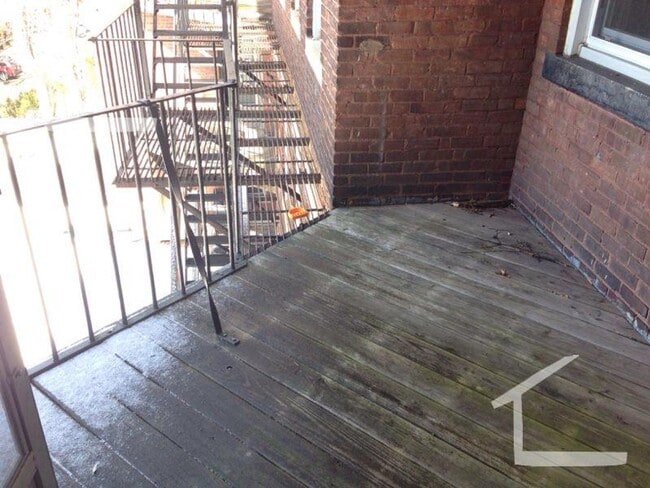 Photo - Great 2 bed AVAILABLE NOW!