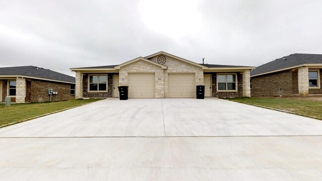 Building Photo - ALL TILE LUXURY DUPLEX IN KILLEEN CLOSE TO FORT HOOD ONLY $1395!!!!