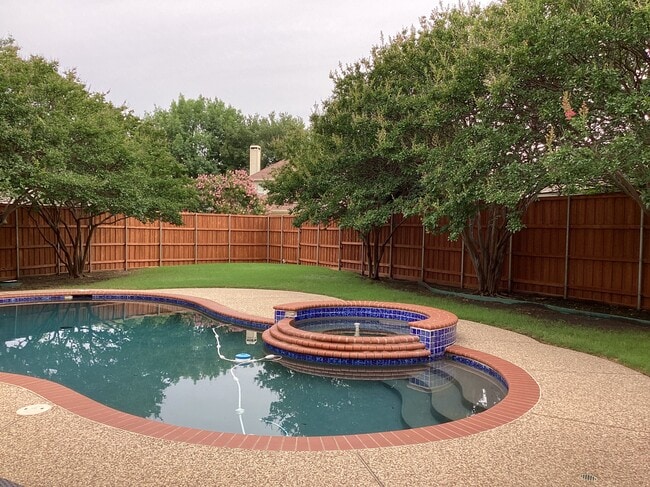 Photo - 7313 Hollingsworth Dr House