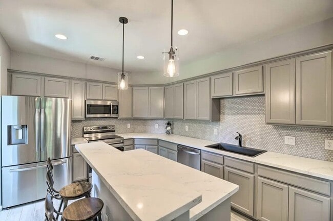 4909 Sunflower St