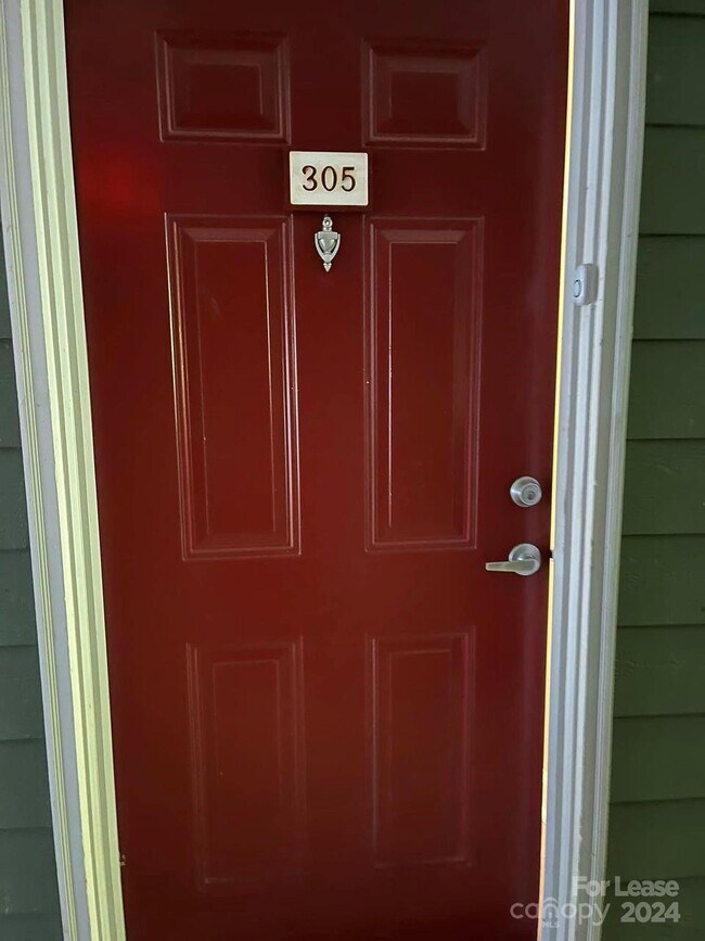 2000 Olde Eastwood Village Blvd Condo Unit 305 Condo for Rent in