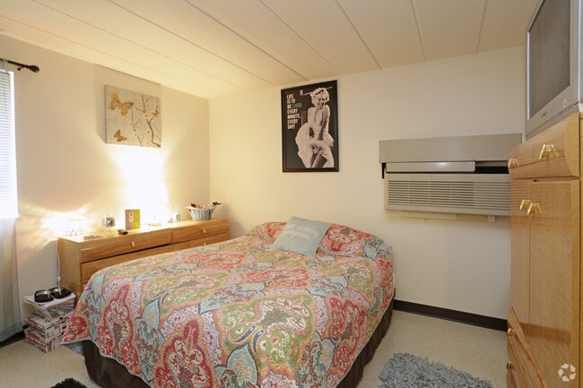 2BR,1BA-807 SF