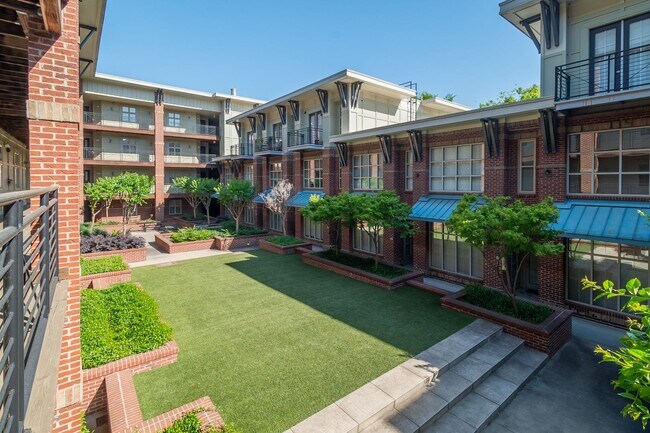 Photo - Wonderful 2bd/2bth uptown condo! lots of space in a beautiful building Unit 208