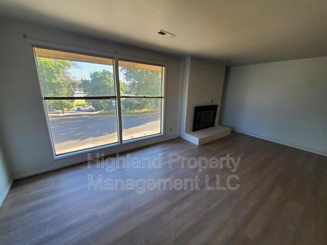 Photo - 1705 NE Wheatland Dr Unit #A