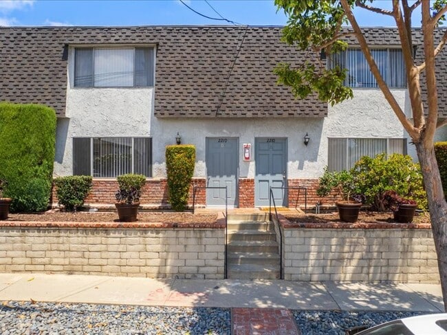 Building Photo - 2210 Gaviota Ave Unit # B