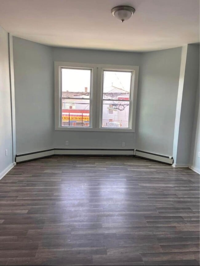 Building Photo - 43 Rosa Park Blvd Unit 2 Rental