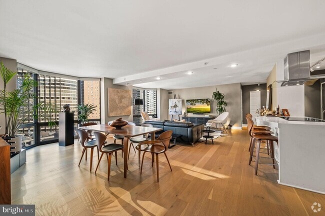 Building Photo - 2020 Walnut St Unit 14CD Rental