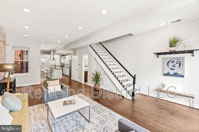 Photo - 25 Todd Pl NE