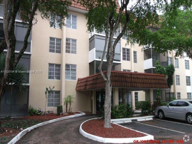 Building Photo - 4154 Inverrary Dr Unit 205 Rental