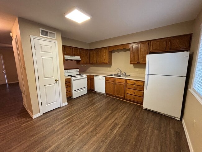 Photo - 218 East 16th St (Williamson Way, Apt 1-4 Unit 218 East 16th, Apt 3
