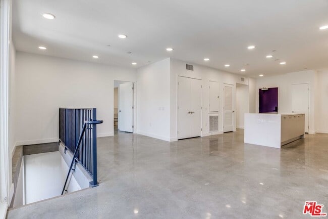 Photo - 1250 N Fairfax Ave Unit 406