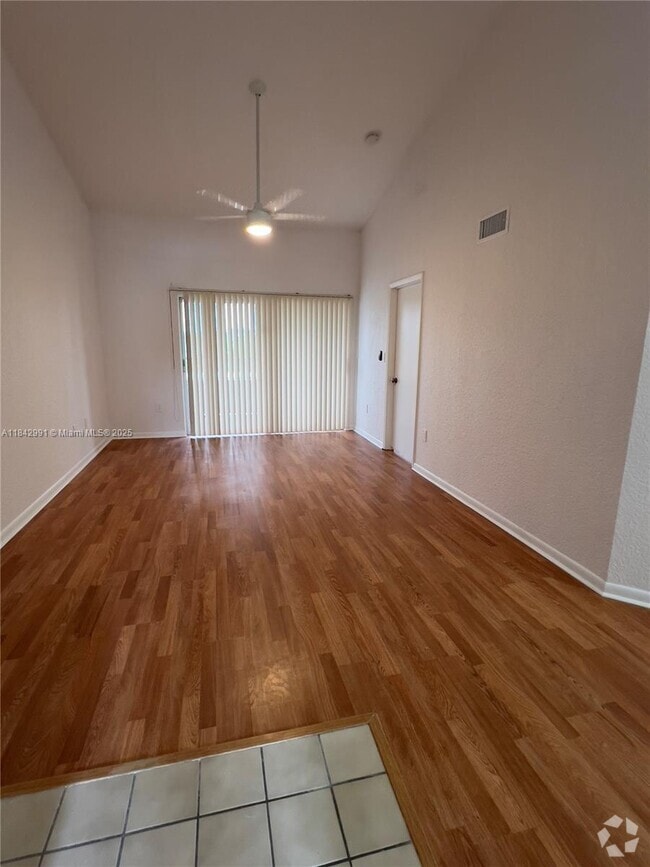 Building Photo - 2861 N Oakland Forest Dr Unit 303 Rental