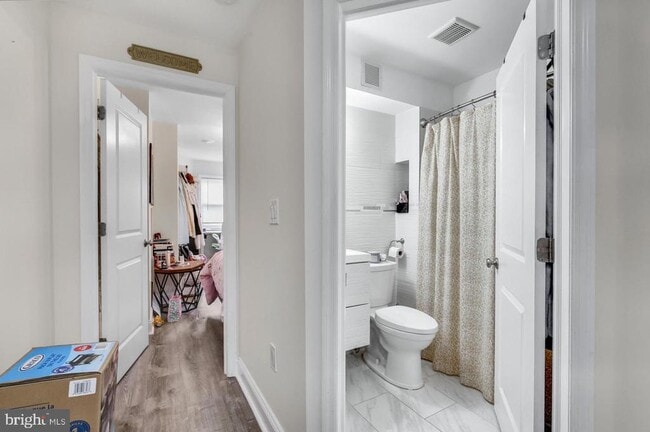Building Photo - 537 N 33rd St Unit 2
