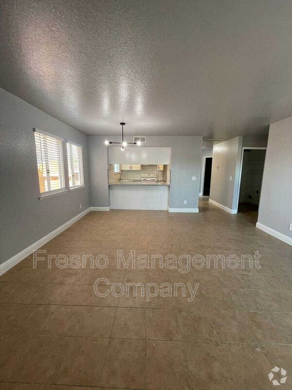 Building Photo - 3306 W Shields Ave Unit #102 Rental