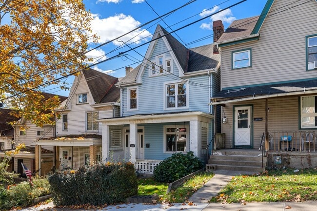 Building Photo - 3 bed 1.5 bath - freshly updated top to bottom, dishwasher, laundry, off street parking