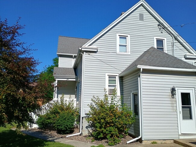Building Photo - 107 N Park Ave Unit 2